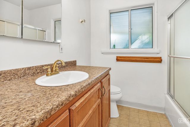 2907 Driller Avenue, Bakersfield, CA 93306