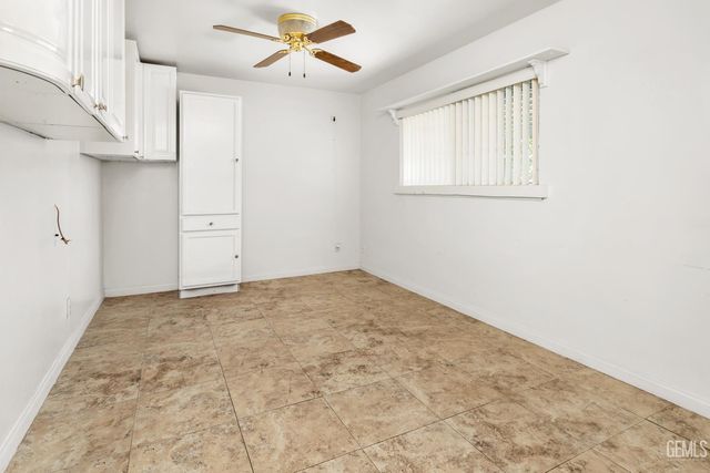 2907 Driller Avenue, Bakersfield, CA 93306