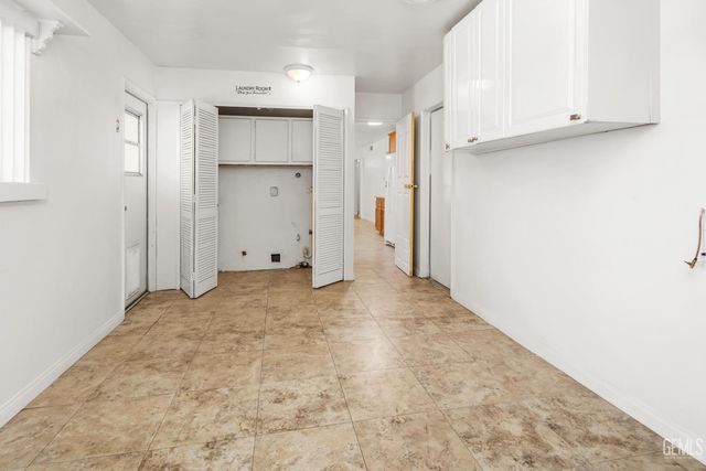 2907 Driller Avenue, Bakersfield, CA 93306