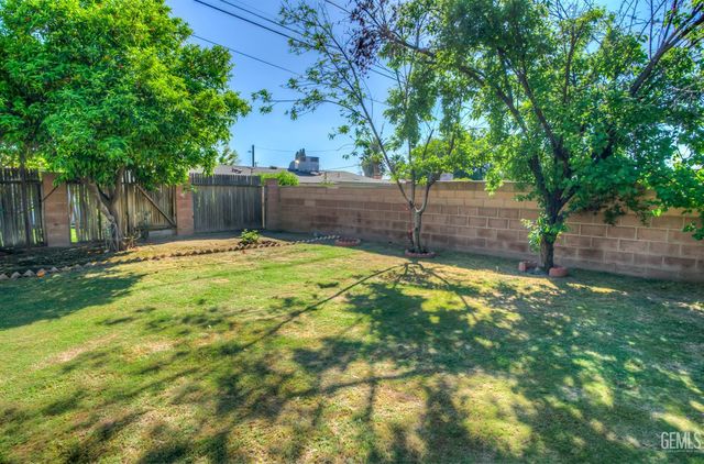 2907 Driller Avenue, Bakersfield, CA 93306