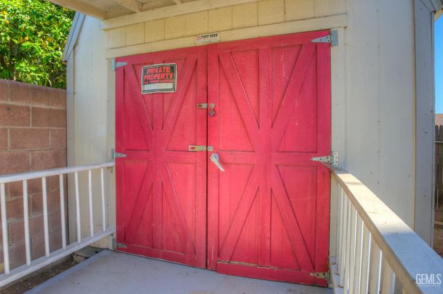 2907 Driller Avenue, Bakersfield, CA 93306