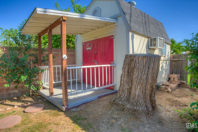 2907 Driller Avenue, Bakersfield, CA 93306