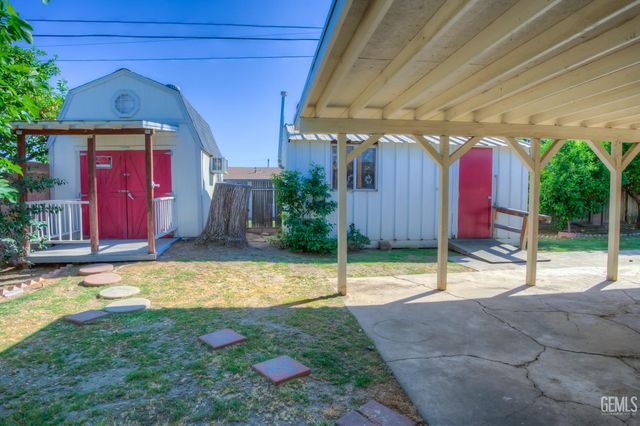2907 Driller Avenue, Bakersfield, CA 93306