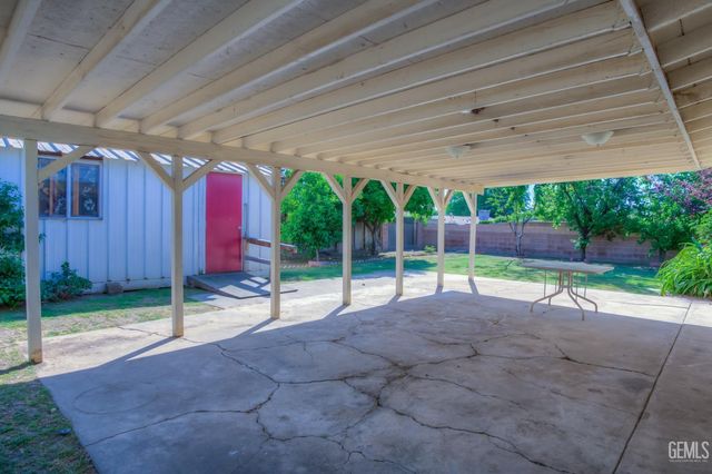 2907 Driller Avenue, Bakersfield, CA 93306