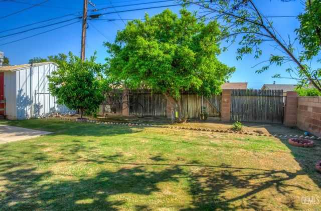 2907 Driller Avenue, Bakersfield, CA 93306