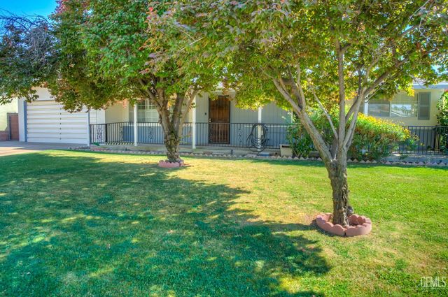 2907 Driller Avenue, Bakersfield, CA 93306