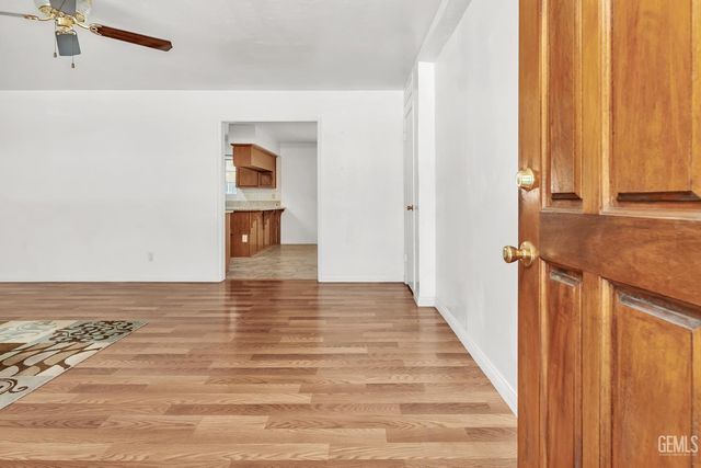 2907 Driller Avenue, Bakersfield, CA 93306