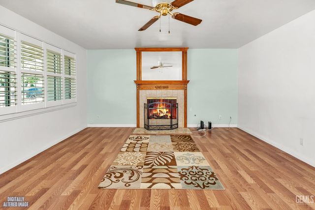 2907 Driller Avenue, Bakersfield, CA 93306