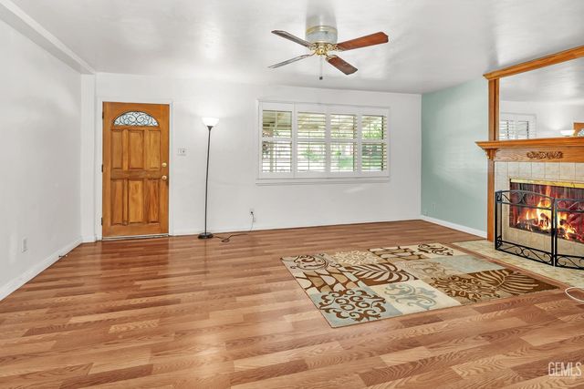 2907 Driller Avenue, Bakersfield, CA 93306