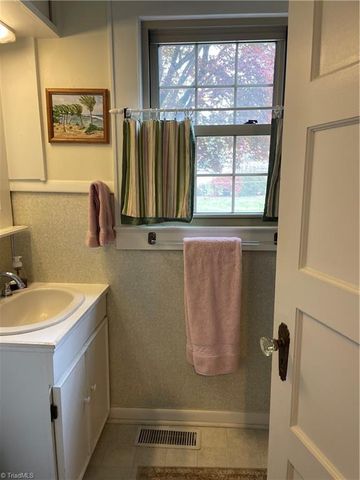 401 Westover Drive, Lexington, NC 27292