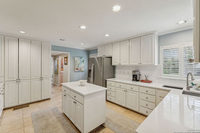 106 MORNINGSIDE DR, Terrell Hills, TX 78209