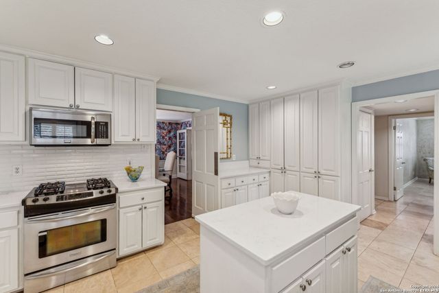 106 MORNINGSIDE DR, Terrell Hills, TX 78209