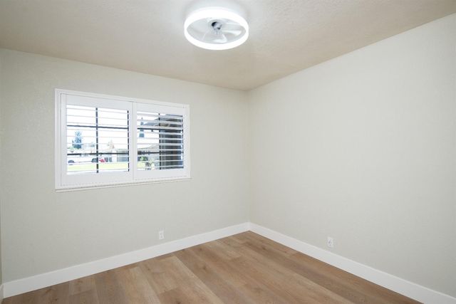 892 River Bluff Dr, Oakdale, CA 95361