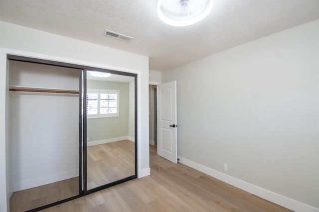 892 River Bluff Dr, Oakdale, CA 95361