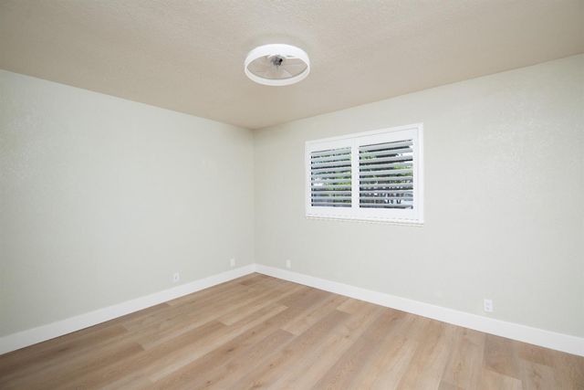 892 River Bluff Dr, Oakdale, CA 95361