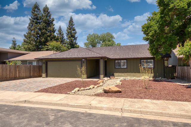 892 River Bluff Dr, Oakdale, CA 95361