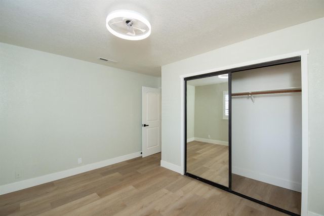 892 River Bluff Dr, Oakdale, CA 95361