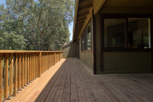 892 River Bluff Dr, Oakdale, CA 95361