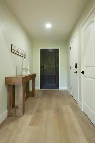 892 River Bluff Dr, Oakdale, CA 95361