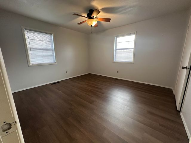 717 Hillcrest Avenue, Nixa, MO 65714