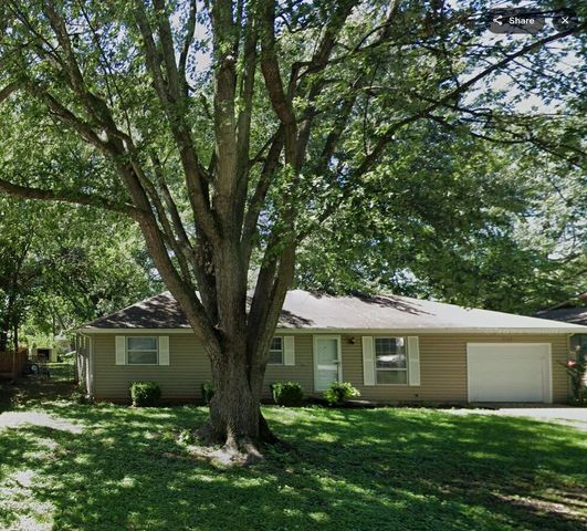 717 Hillcrest Avenue, Nixa, MO 65714