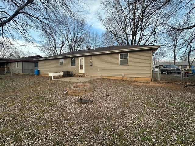 717 Hillcrest Avenue, Nixa, MO 65714