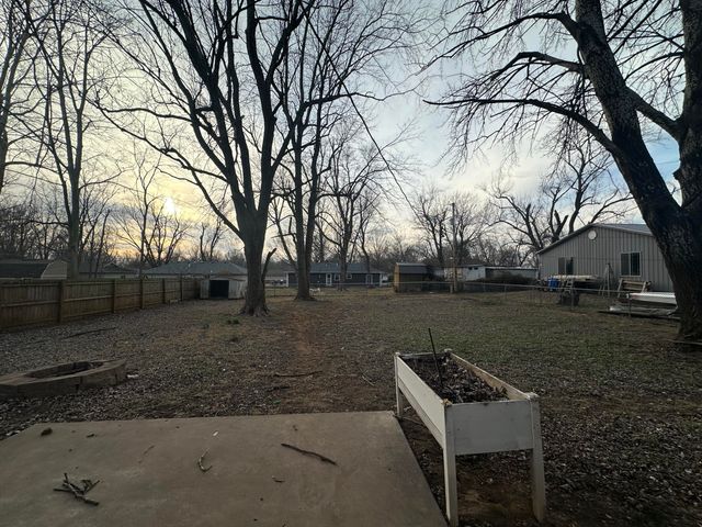 717 Hillcrest Avenue, Nixa, MO 65714