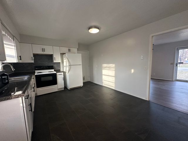 717 Hillcrest Avenue, Nixa, MO 65714