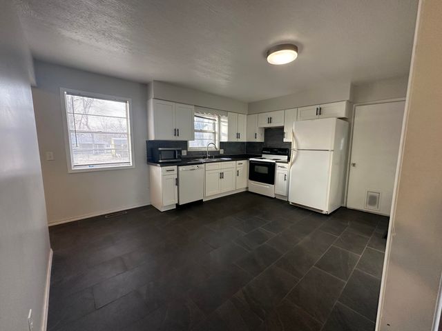 717 Hillcrest Avenue, Nixa, MO 65714