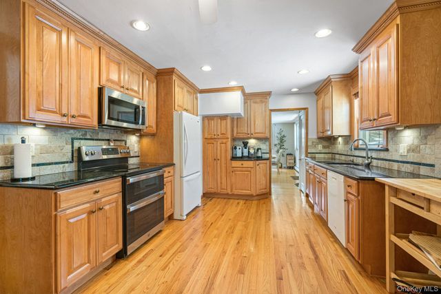 98 Ludlam Road, Monroe, NY 10950