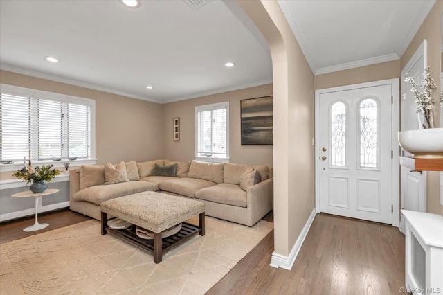 48 Ann Street, Glen Cove, NY 11542