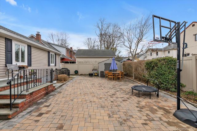 48 Ann Street, Glen Cove, NY 11542