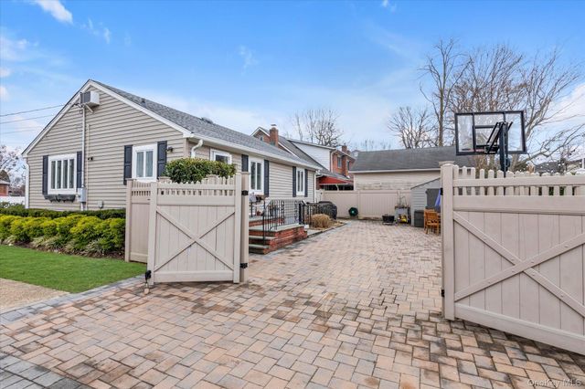 48 Ann Street, Glen Cove, NY 11542