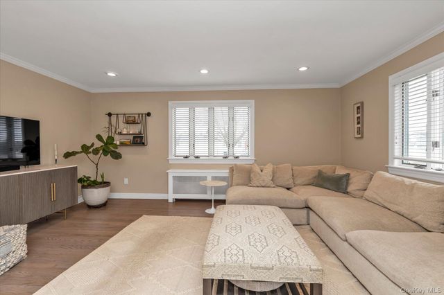 48 Ann Street, Glen Cove, NY 11542