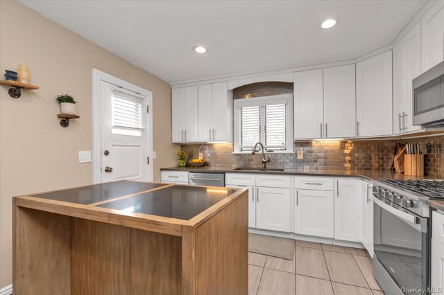 48 Ann Street, Glen Cove, NY 11542