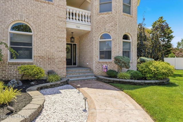 756 Opatut Court, Toms River, NJ 08753