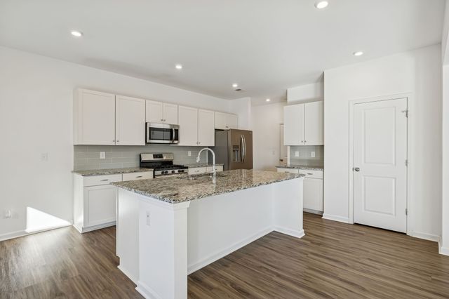 122 Gatwick Dr, Lebanon, TN 37087