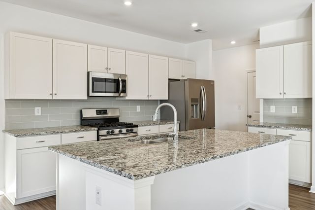 122 Gatwick Dr, Lebanon, TN 37087