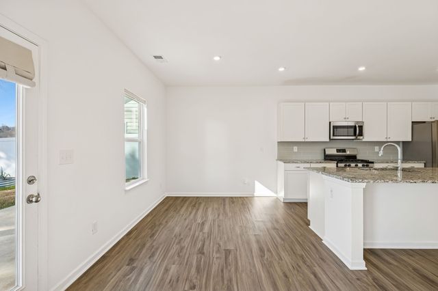 122 Gatwick Dr, Lebanon, TN 37087