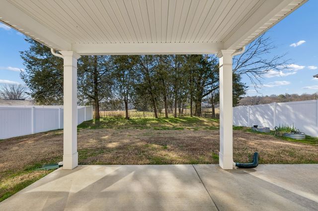 122 Gatwick Dr, Lebanon, TN 37087