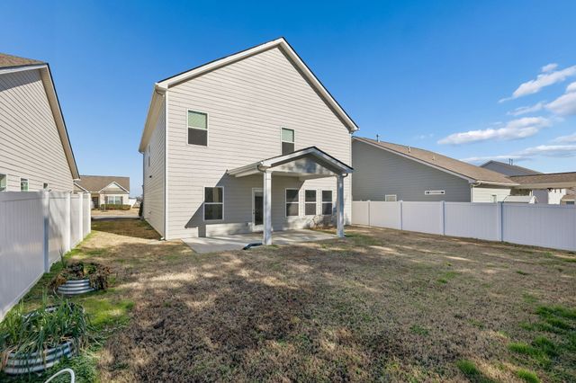 122 Gatwick Dr, Lebanon, TN 37087