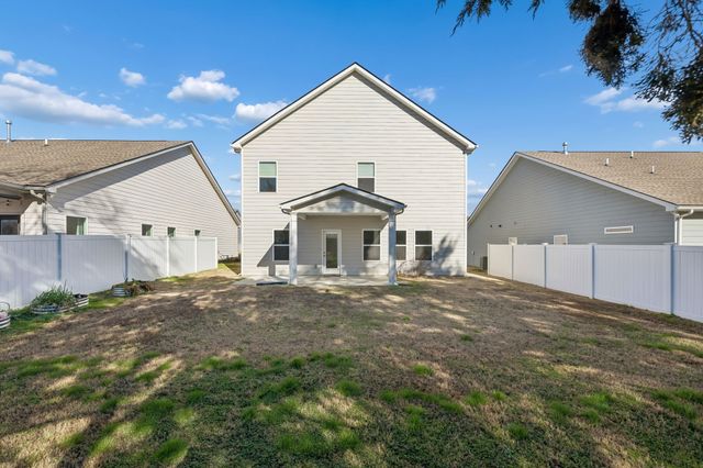 122 Gatwick Dr, Lebanon, TN 37087