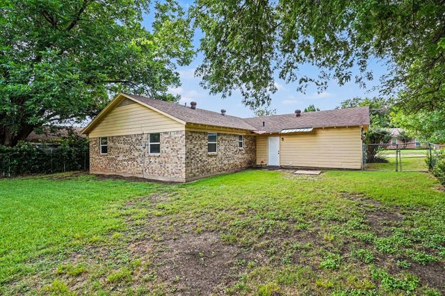 809 E Bovell Street, Crowley, TX 76036