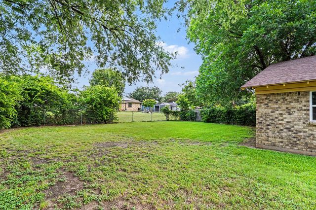 809 E Bovell Street, Crowley, TX 76036