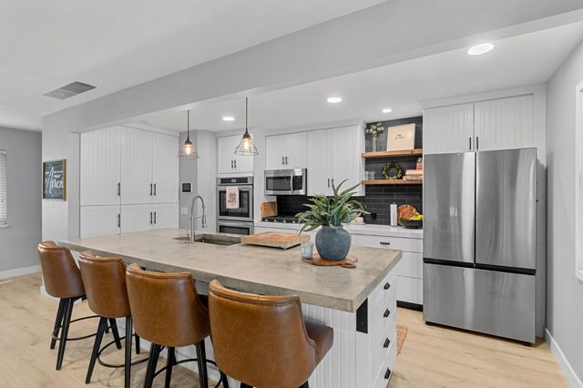 2355 El Capitan Dr, Turlock, CA 95380