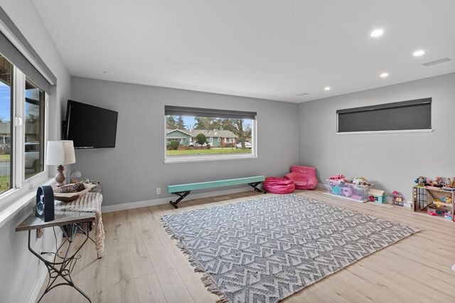 2355 El Capitan Dr, Turlock, CA 95380