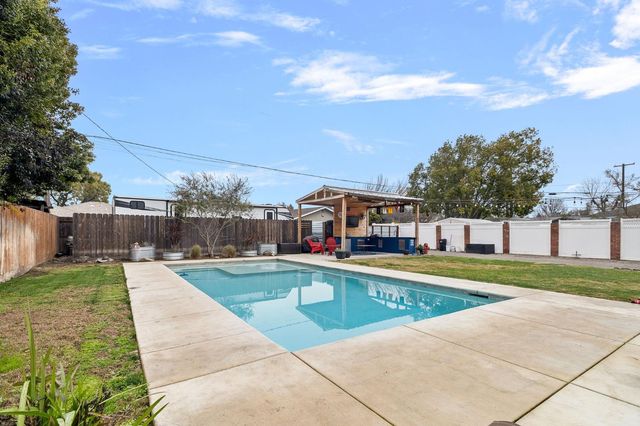 2355 El Capitan Dr, Turlock, CA 95380