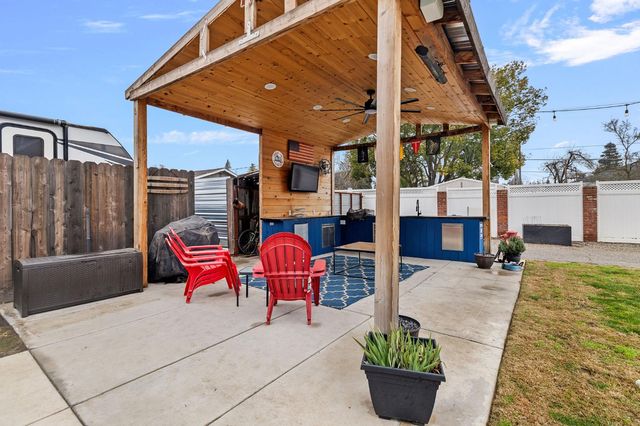 2355 El Capitan Dr, Turlock, CA 95380