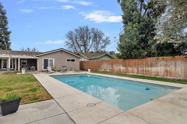 2355 El Capitan Dr, Turlock, CA 95380