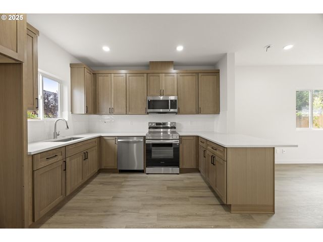 5868 N MISSOURI Ave 5, Portland, OR 97217